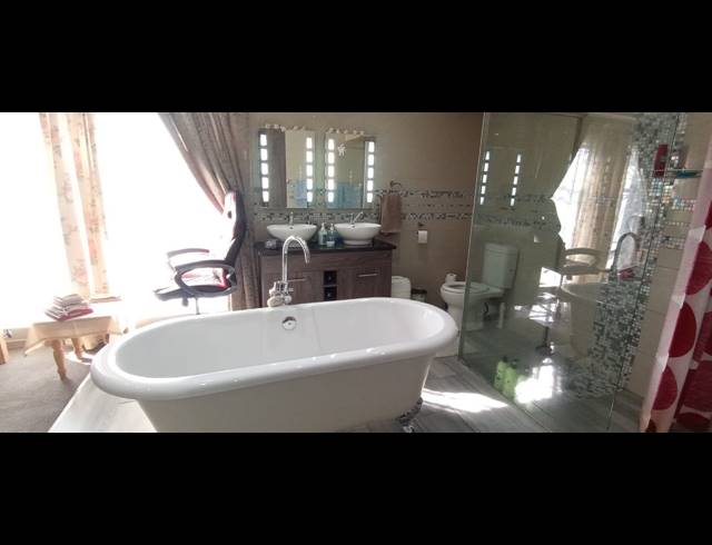 4 BEDROOM HOUSE FOR SALE IN KRUINPARK